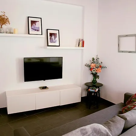 Tourist House Atico San Luis * Севилья